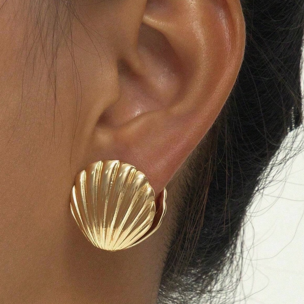 Gold seashell earrings